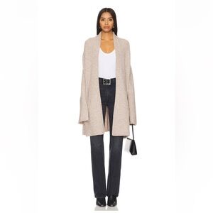 Calli cardigan In oat color